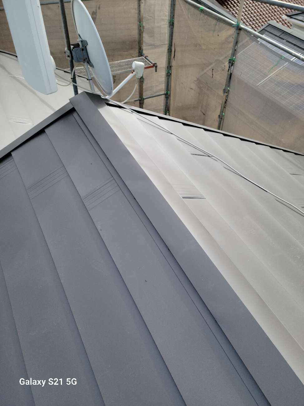 屋根カバー工法によるメンテナンス後