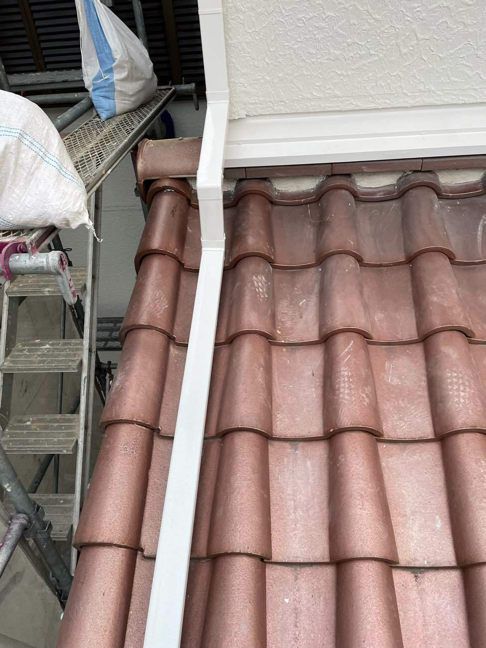 新しい漆喰の詰め直し