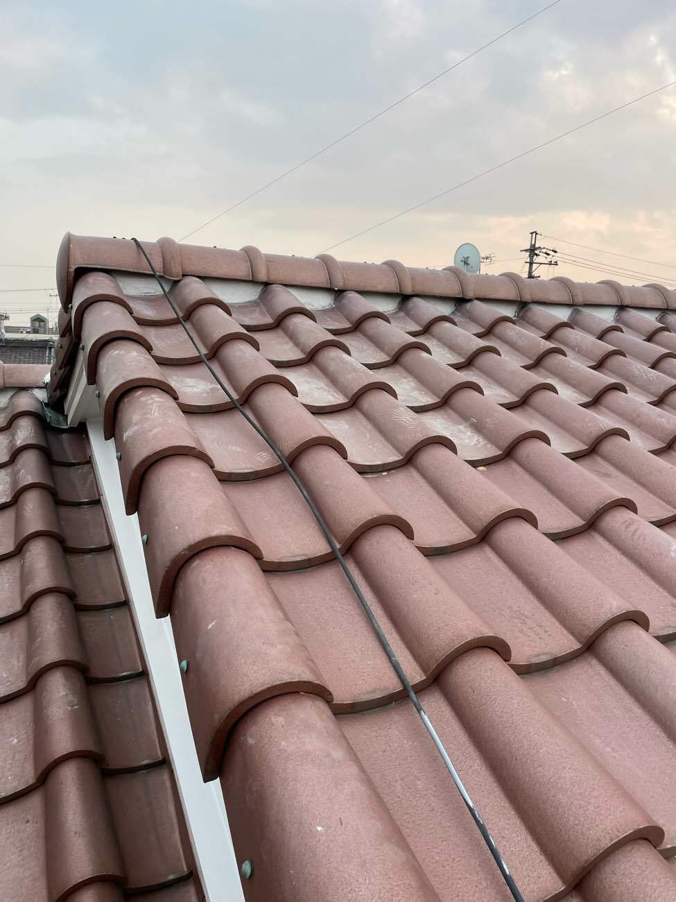 棟瓦取り直し工事と漆喰詰め直し工事