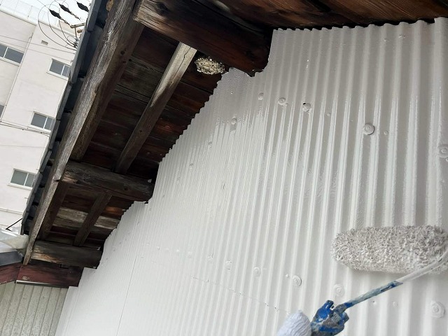 名古屋市南区で瓦棒葺き屋根やトタン波板外壁への塗装と完成後の仕上がり状況