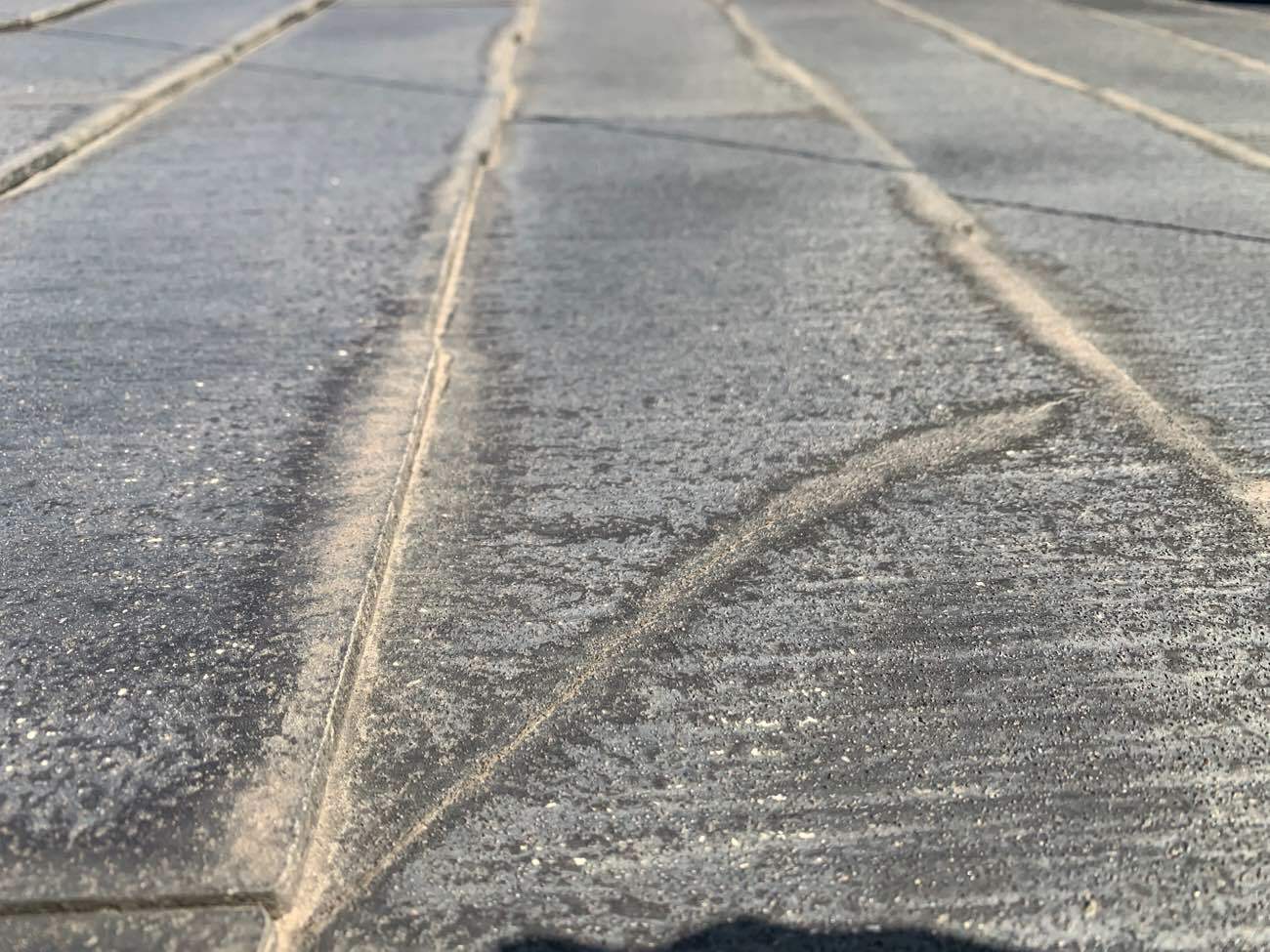 パミール屋根のひび割れ