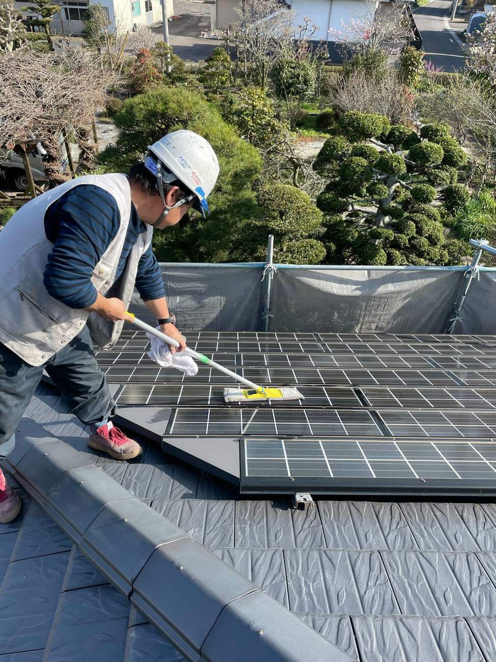 太陽光パネルの掃除