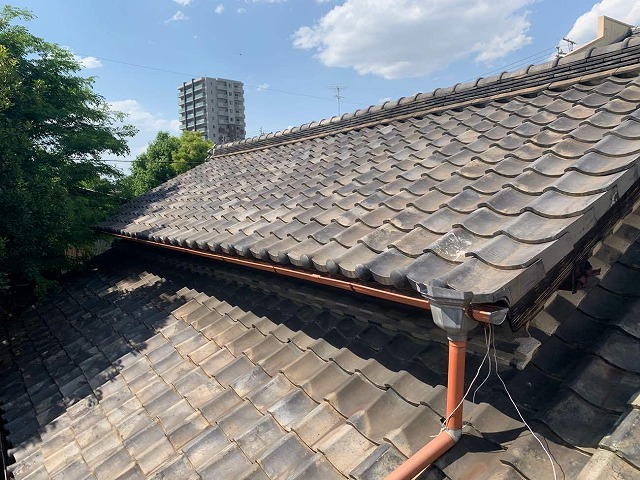 名古屋市緑区で漆喰詰め直し、瓦がズレて雨漏りが生じた屋根の修理と瓦止め工事