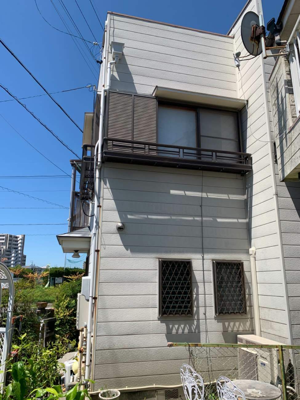 出隅役物に発生した赤サビ