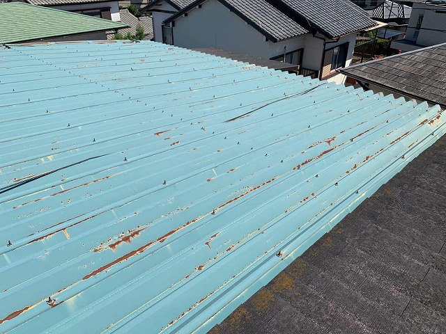 折板屋根の本体やボルトにサビの症状
