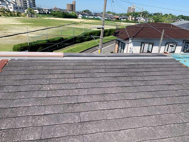 カバー工法でスレート屋根を施工した住宅の現場調査
