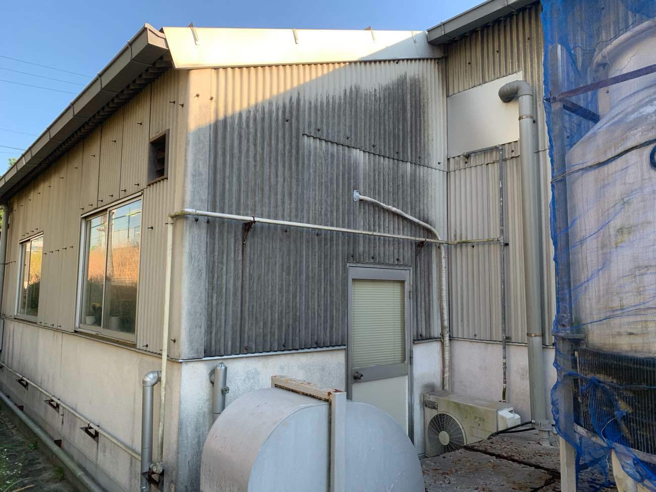 波型スレート外壁の劣化状況