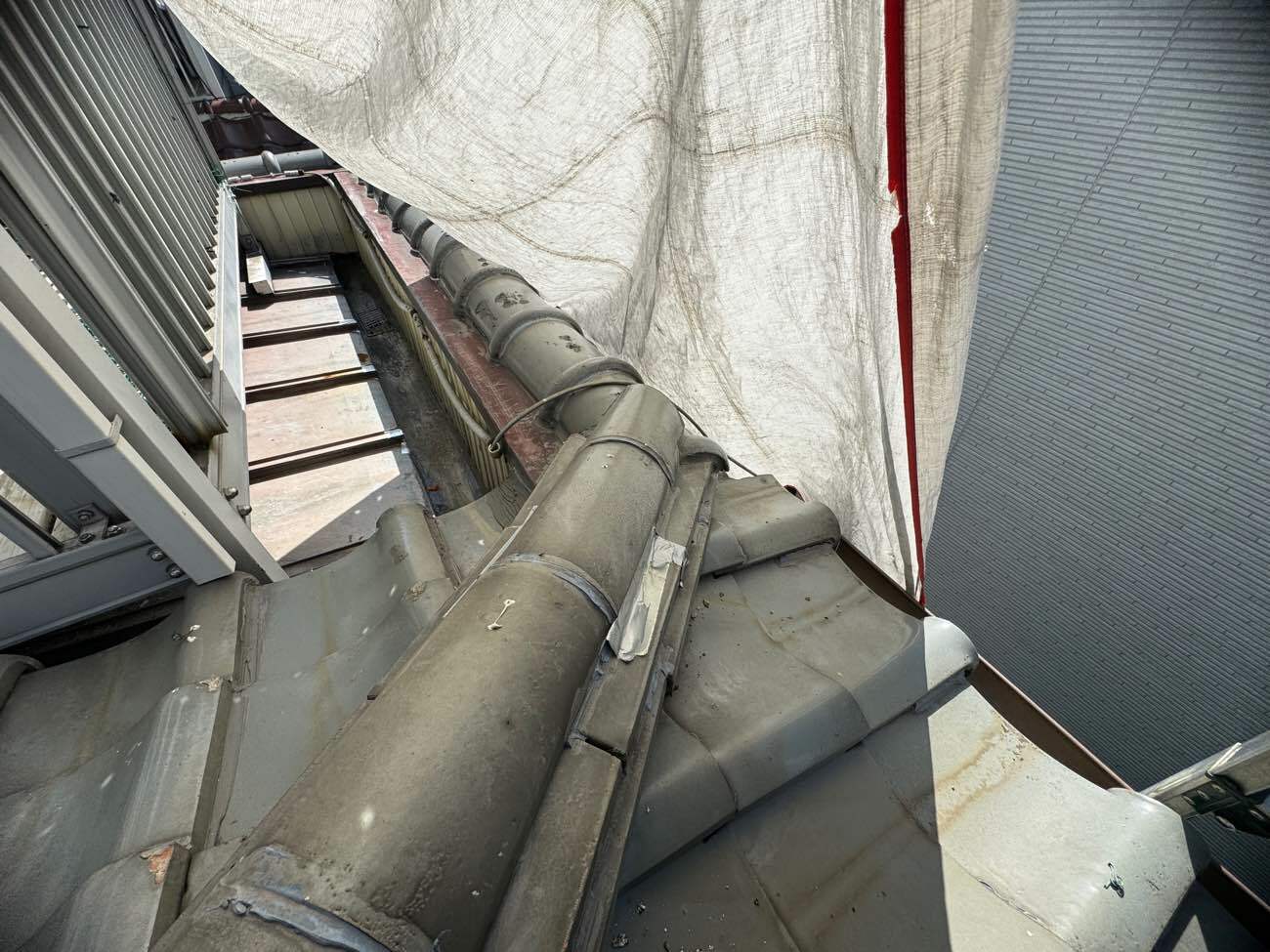 防水テープを施した下屋根