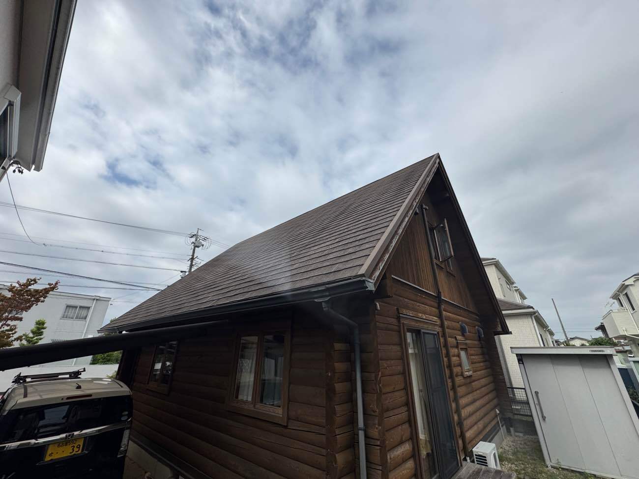 急勾配のスレート屋根の劣化状況