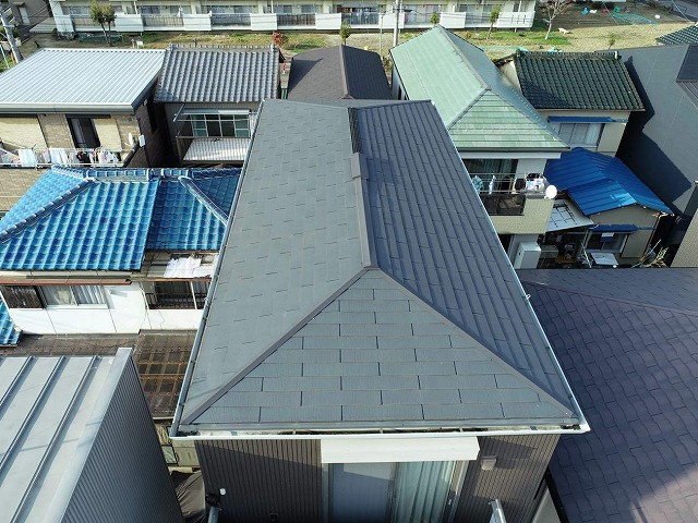 棟板金が飛散した住宅のドローンによる屋根調査