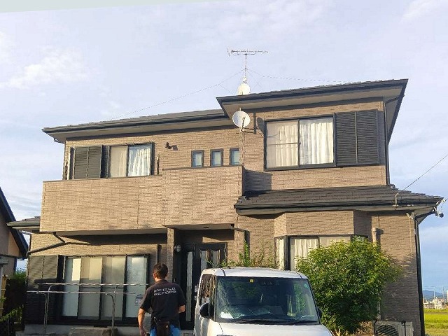 名古屋市瑞穂区の住宅サイディング外壁に対して行うクリヤー塗装の特徴と注意点について