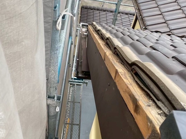 袖瓦取り直し工事で袖瓦を取り外したときの木下地劣化状況