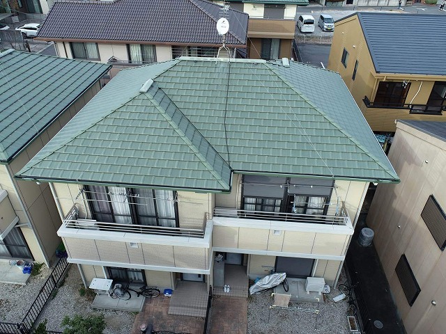 アパート建物の屋根調査でドローンを用いた建物全景の撮影