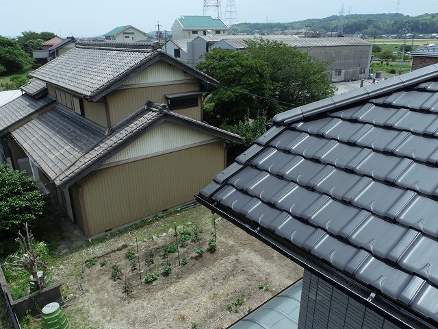 袖瓦取り直し工事を行う住宅の現場調査時の様子