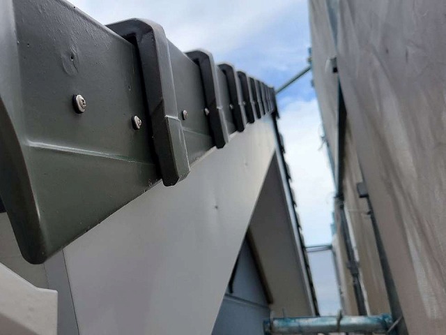 ケラバ板金と袖瓦との取り替え工事が完了した状況