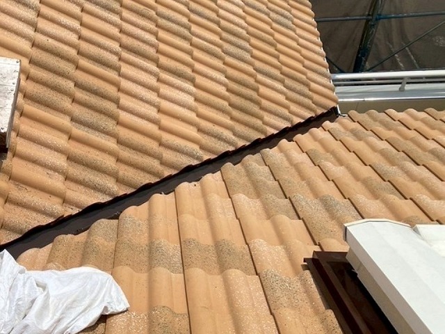 谷板金への塗り替えメンテナンスにより雨漏りリスクを解消