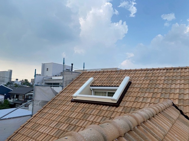 棟瓦取り直し工事のステンレスビスによる固定状況