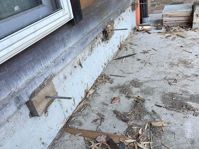 ウッドデッキ取り替え工事で根太や大引き、束柱などの解体が完了