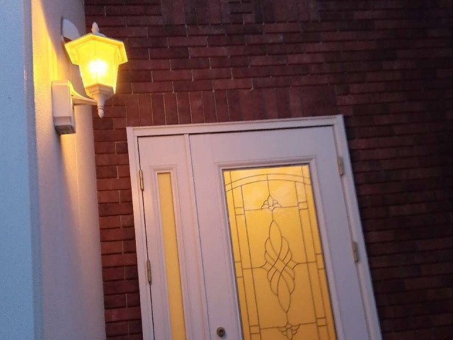 住宅の無料点検で確認した玄関まわりのタイルの状況