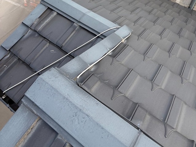 屋根棟板金のジョイント部コーキングの劣化状況