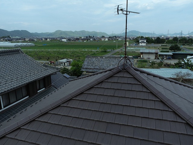 経年による劣化状況を確認した住宅屋根の無料点検