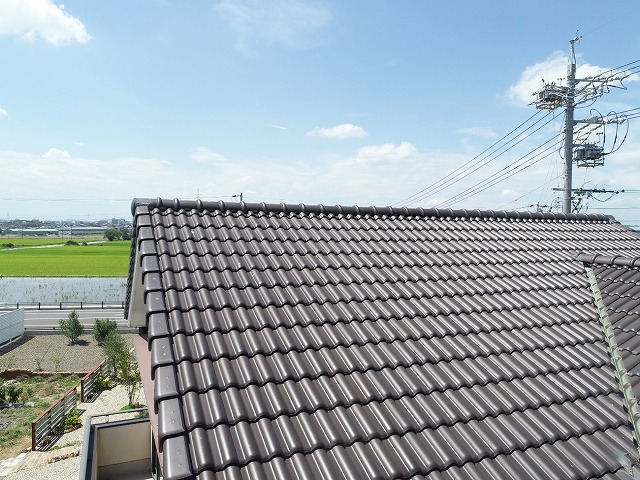 軽量防災M型瓦「セラマウント」屋根の経年劣化を確認した無料点検