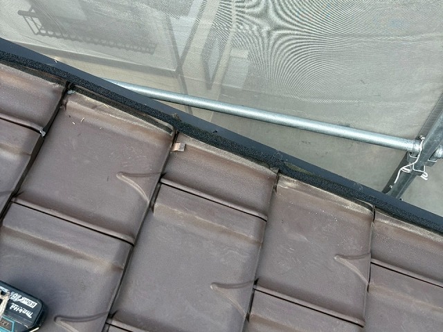 役物取り替え改修工事のケラバ部木下地への水切り材取り付けが完了