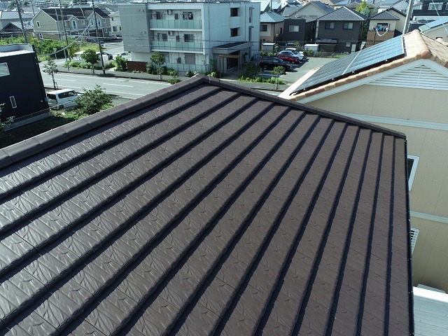点検で確認した平板瓦屋根の全景