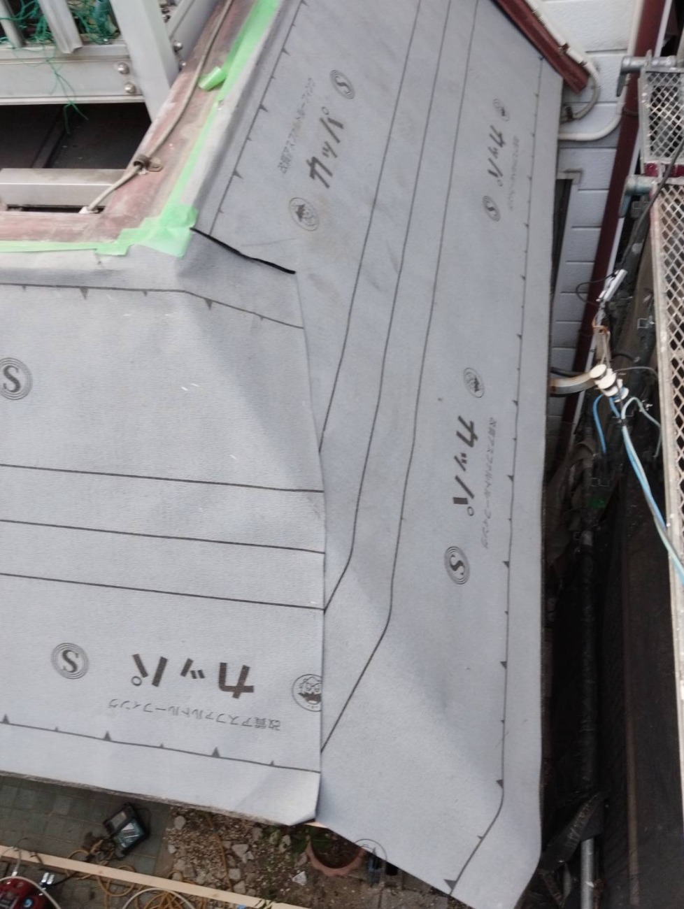 防水シートの敷設