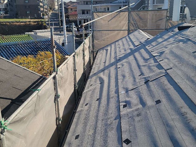 屋根カバー工事で防水シートの敷設が完了した状況