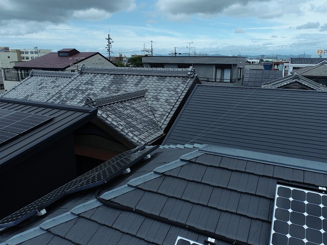 平板瓦屋根の隅棟の差し棟板金にダメージを確認した現場調査