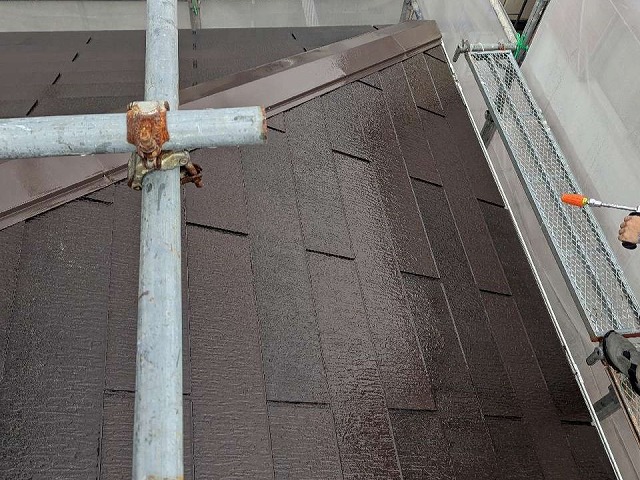 シーガード工法を行う前のスレート屋根への高圧洗浄作業