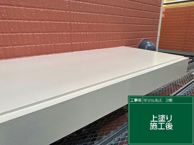 アパート外壁塗装工事の庇板金塗装の完了状況