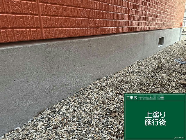 アパート建物塗装工事基礎巾木塗装工程の完了状況