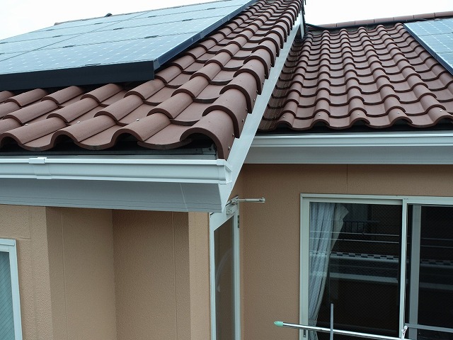 モニエル瓦仕上げとなっている住宅屋根の劣化状況