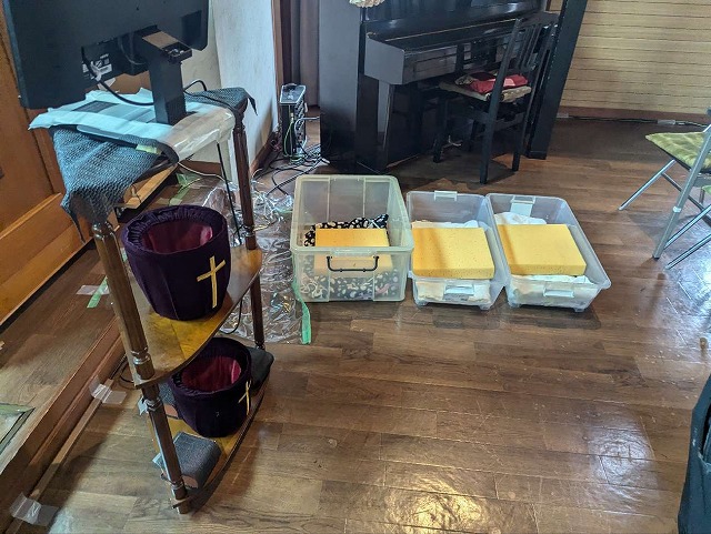 宗教施設建物で発生した雨漏りの応急処置