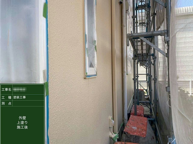 外壁塗装工事の上塗り完了状況