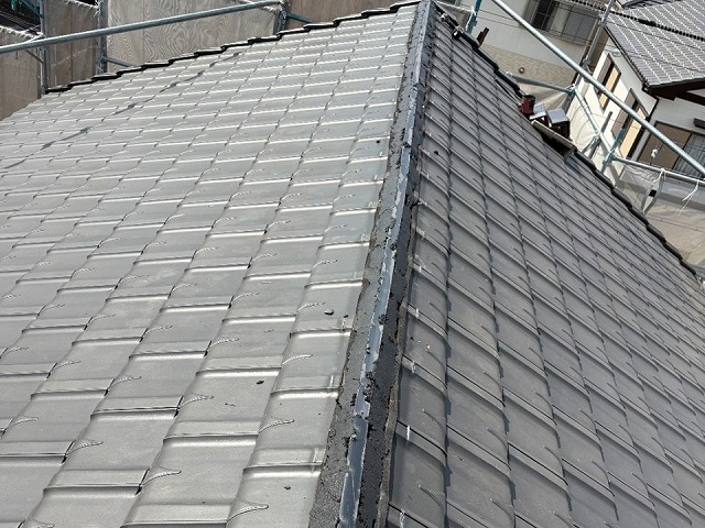 役物取り替え改修工事の「モルロック」を使った棟の土台づくりが完了