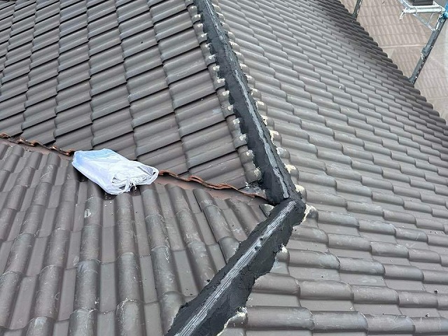 屋根棟瓦取り直し工事の南蛮漆喰塗りによる土台構築が完了