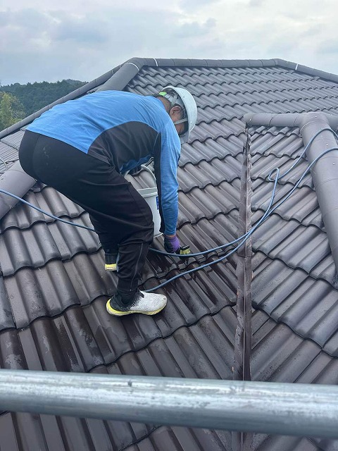 屋根棟瓦取り直し工事の完了後の清掃状況