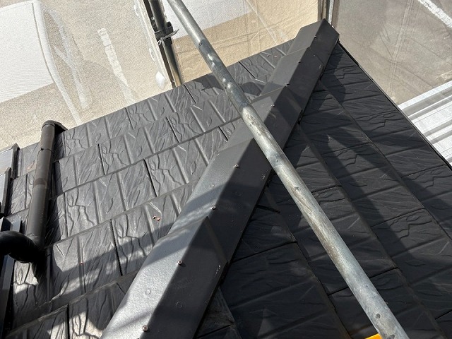 棟部役物取り替え改修工事の下屋根隅棟への差し棟仕様の同質瓦役物設置