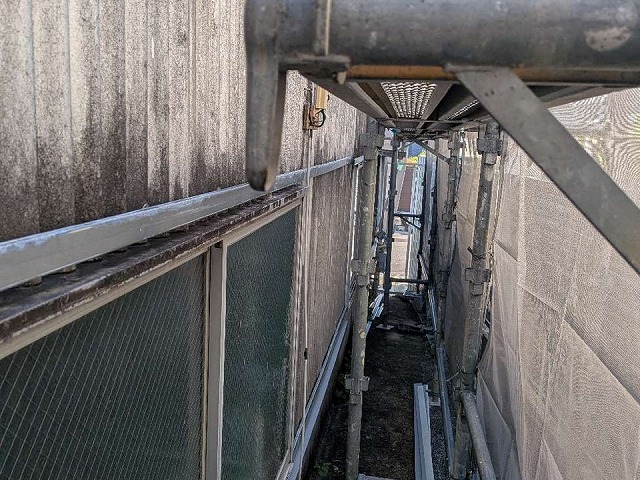 倉庫建物外壁カバー工事の下地材取り付け工程の完了状況