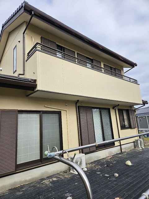 外壁塗装および付帯部塗装工事により機能性と美観を回復した仕上がり