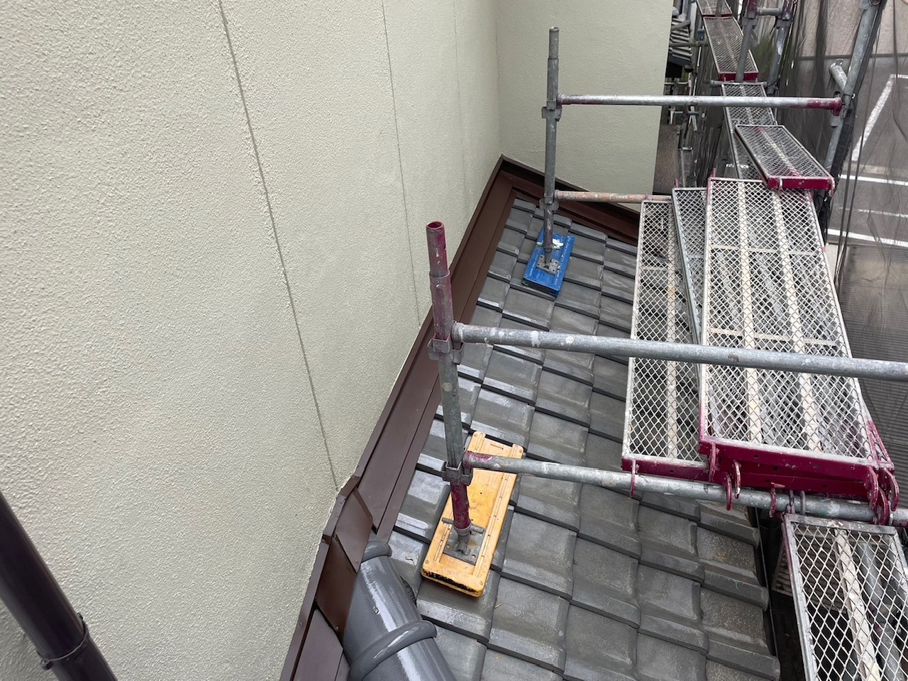 雨押え板金の取り付け完了