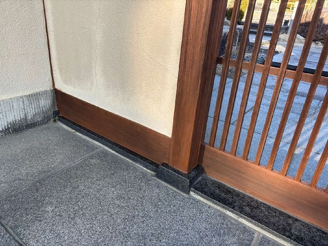 木部保護塗料「キシラデコール」を用いた木製柱などへの塗装が完了