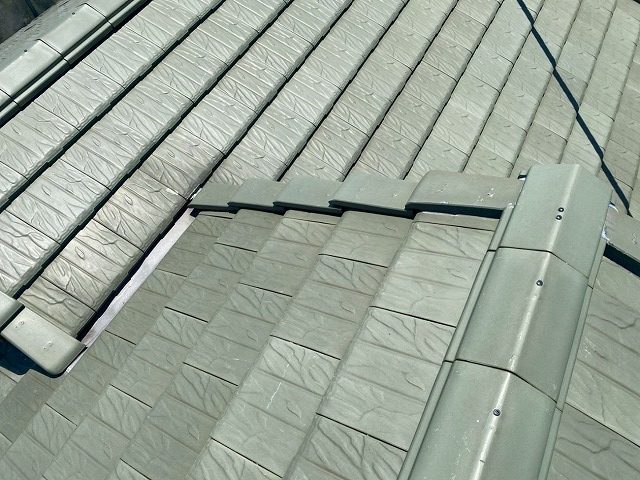 屋根の棟瓦と袖瓦の取り直し工事完成状況