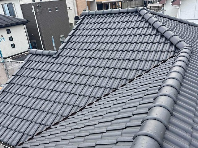 住宅屋根棟瓦取り直し工事の完成状況