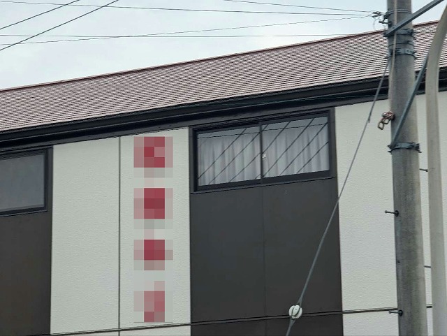 宗教施設建物で発生した雨漏りの原因となっていたスレート屋根の縁切り不足