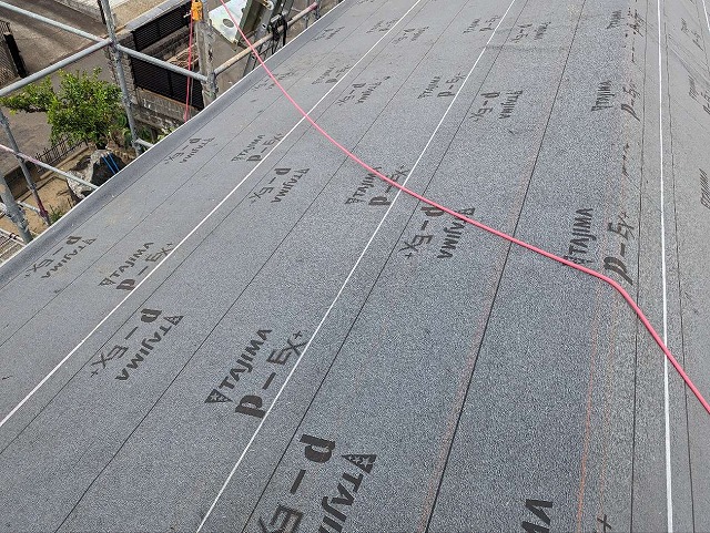 田島ルーフィングのPカラーEX+を施工した屋根の状況