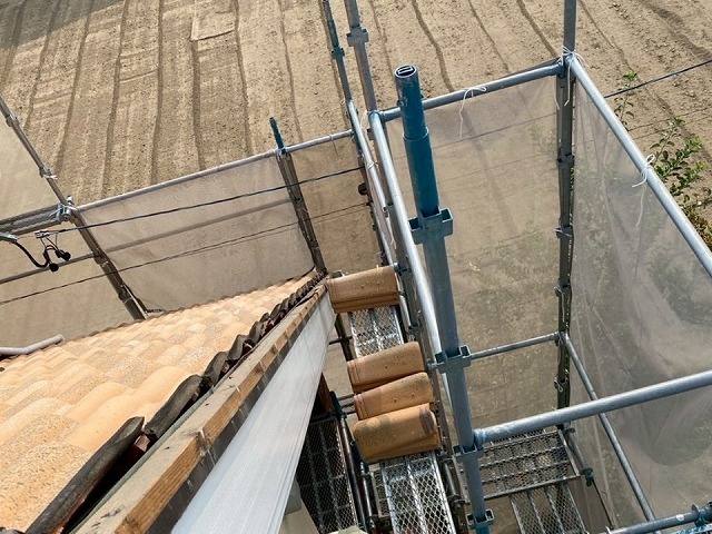 袖瓦取り直し工事の既存袖瓦の取り外しが完了した状況